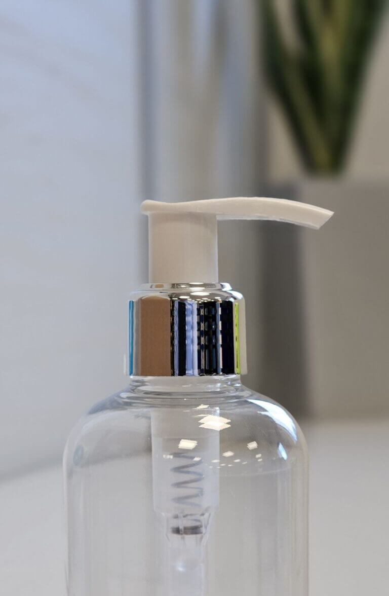 White-Lotion-Pump-with-Gloss-Silver-UV-Collar-24410-_1842_1