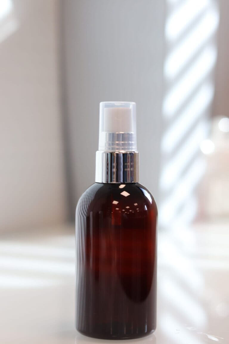 White-Smooth-Atomiser-with-Gloss-Silver-UV-Collar-24410_1837_1